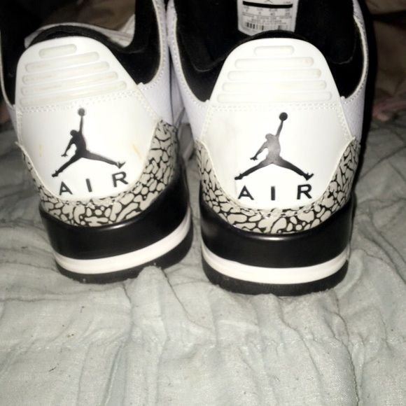 Jordan 4s - Picture 2 of 5